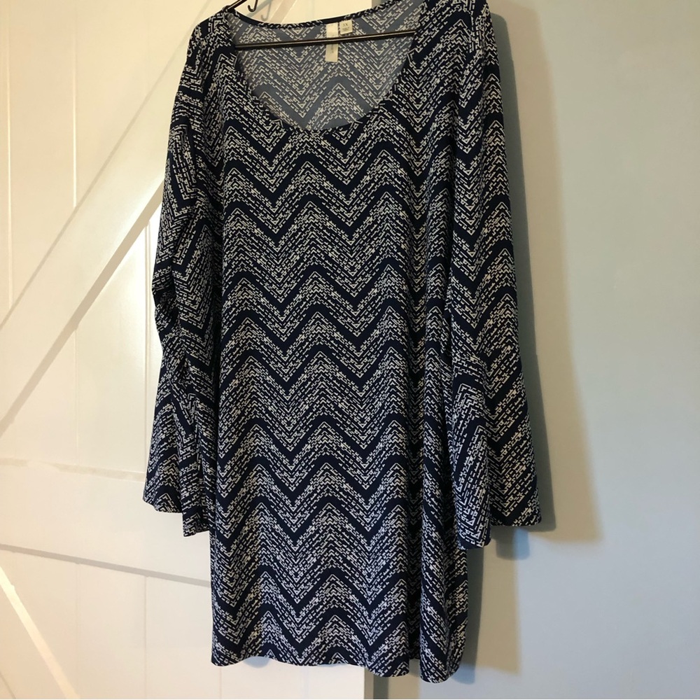 Adorable and comfy! Sleek design has flowy sleeves. Plus size 3X